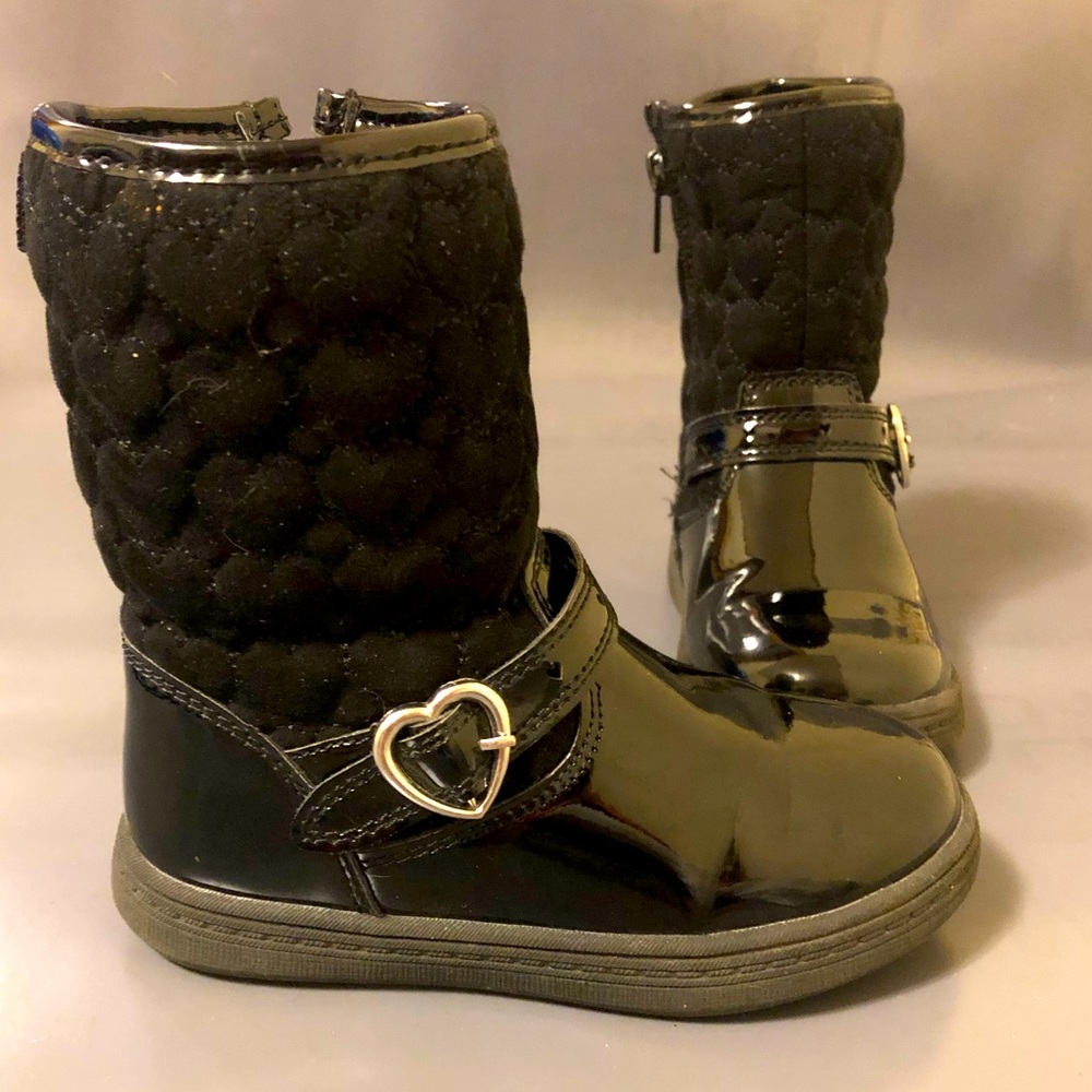 🤳 The cutest little black boots 🤩